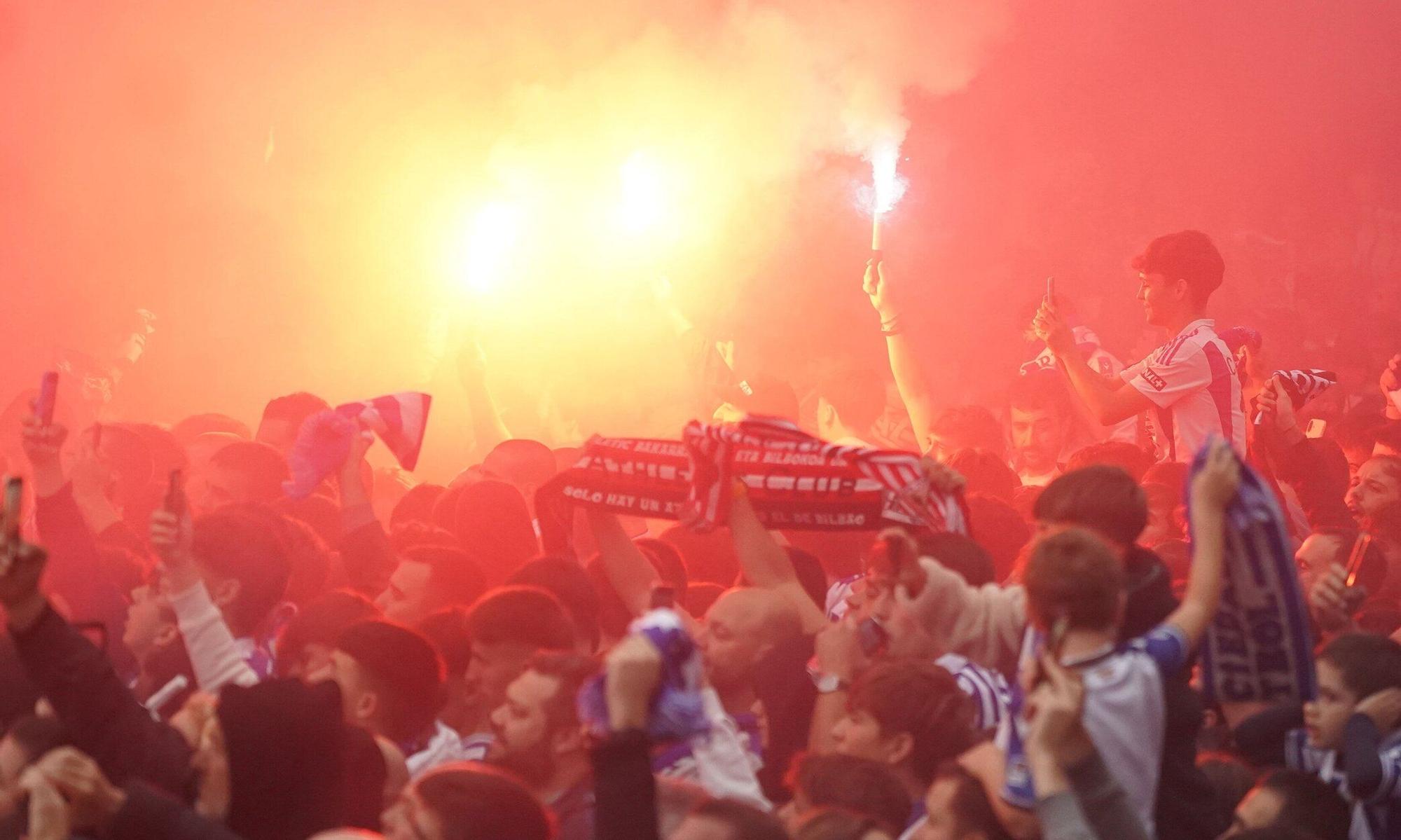 Recibimiento antes del derbi