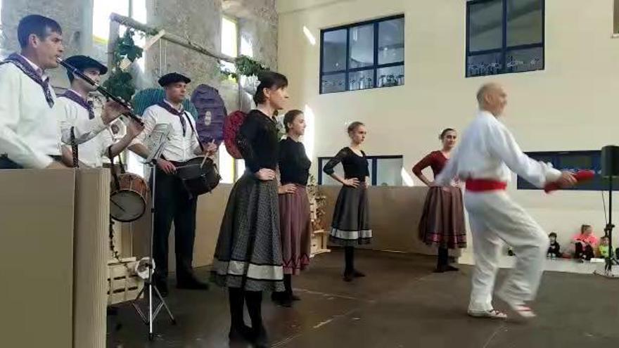 Aurreskua Ibilaldiari hasiera emateko