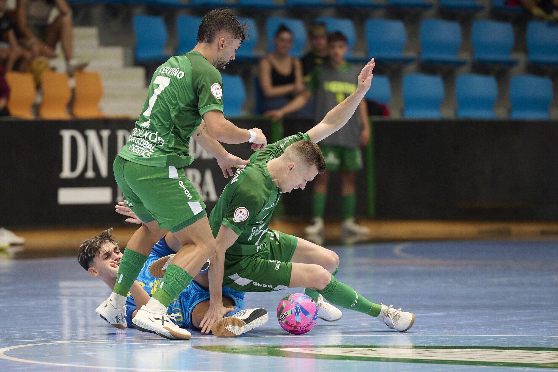 Fotos de la victoria de Osasuna Magna Xota frente a Peñiscola (5-4)