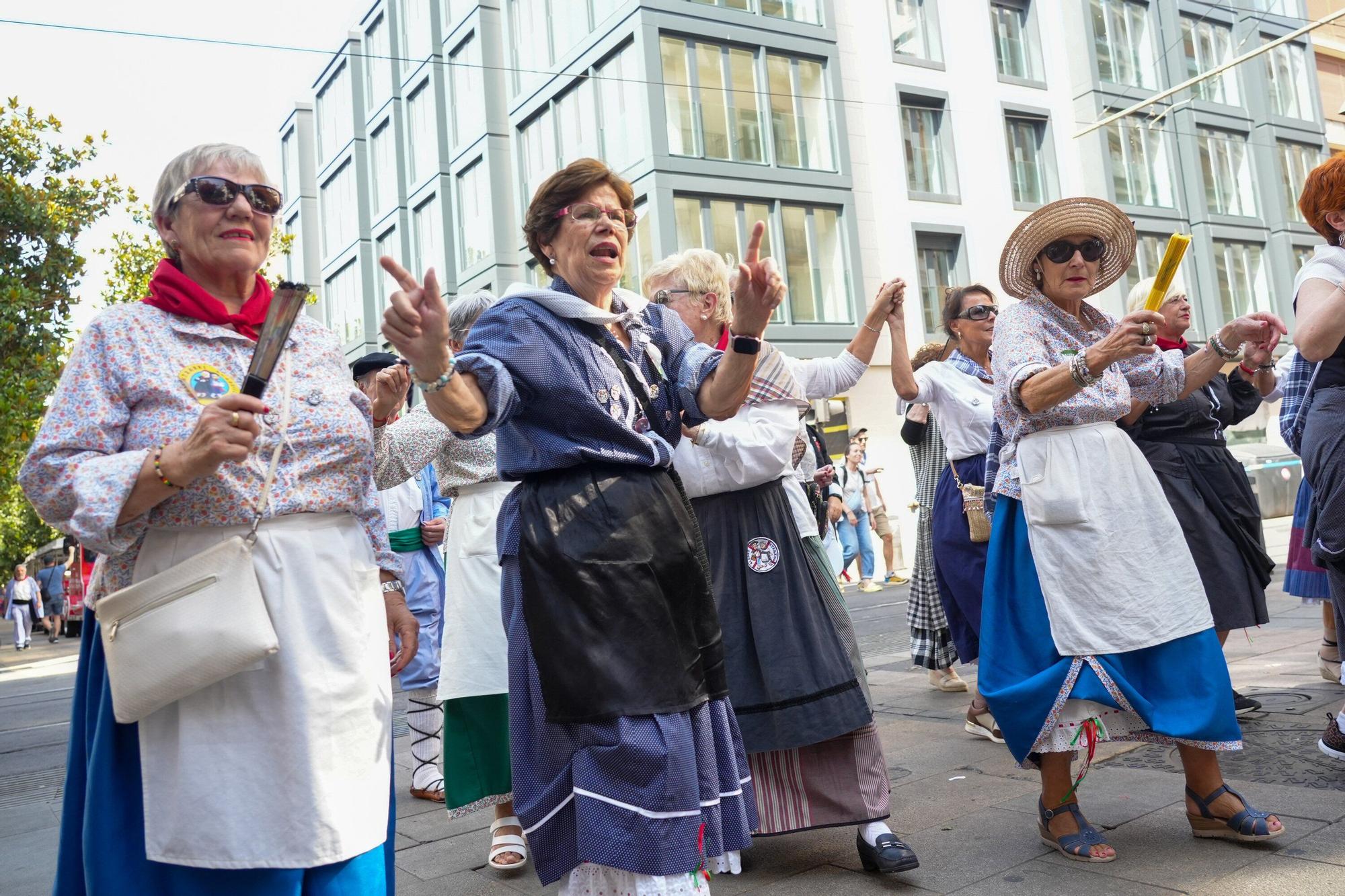 En imágenes: Blusas y neskas veteranos celebran su día grande en La Blanca
