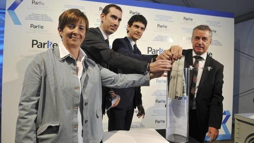 La consejera Tapia, el viceconsejero Zarraonandia, el diputado general Rementeria y el lehendakari Urkullu en el acto de ayer.