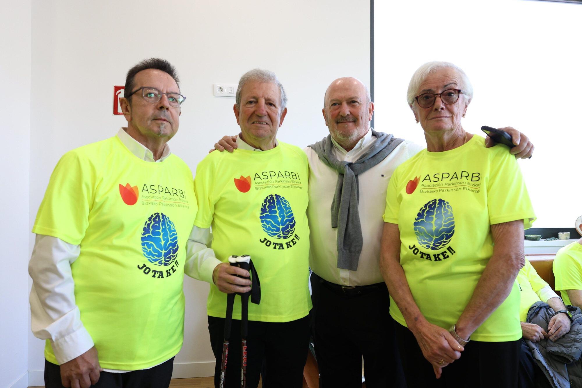 Luis Ángel Hernández, Daniel Ayeso, Iñaki González, director del coro de Asparbi y Mertxe Imaz.
