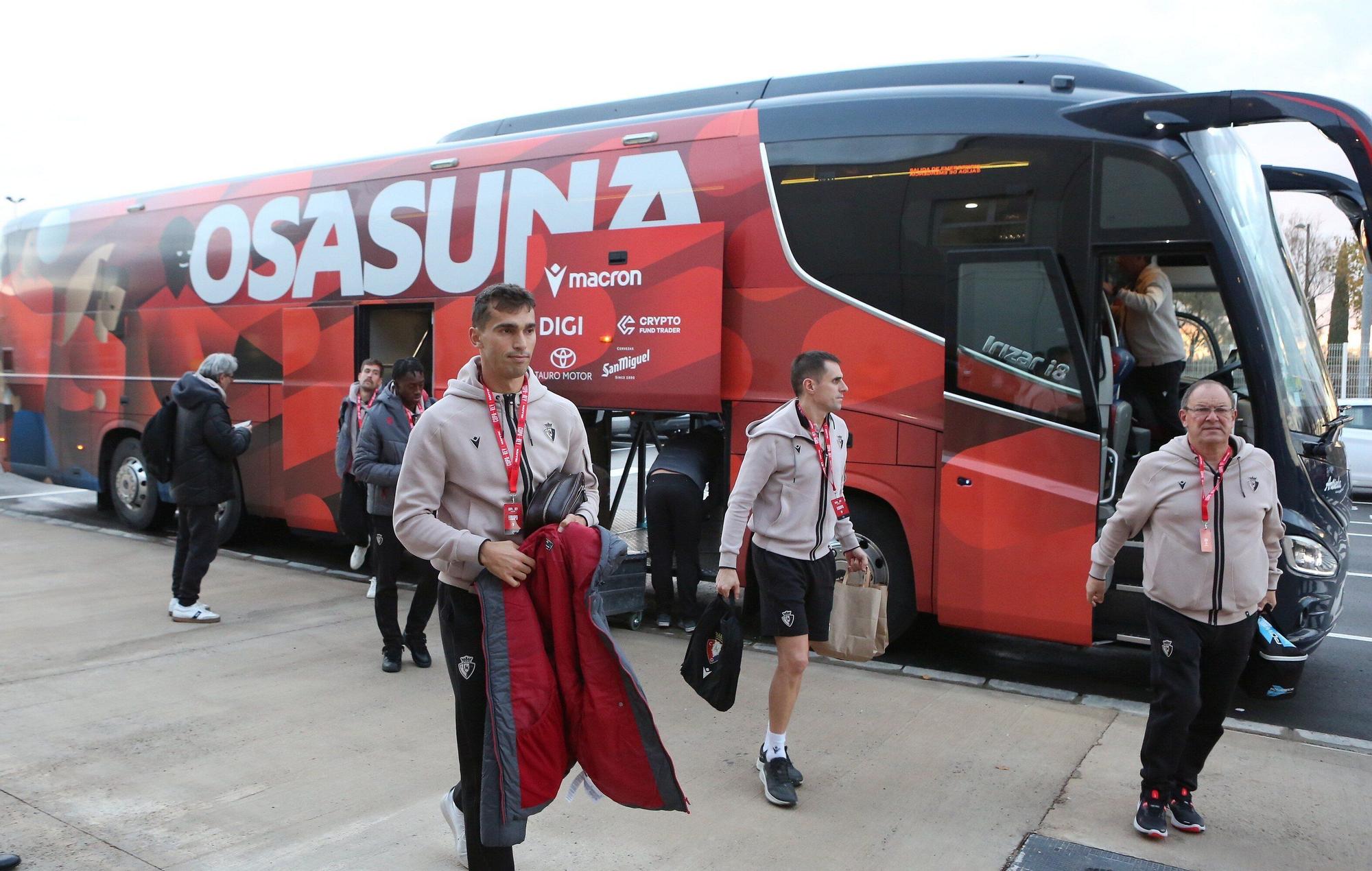 Fotos de la llegada de los jugadores de Osasuna al Ibercaja Estadio