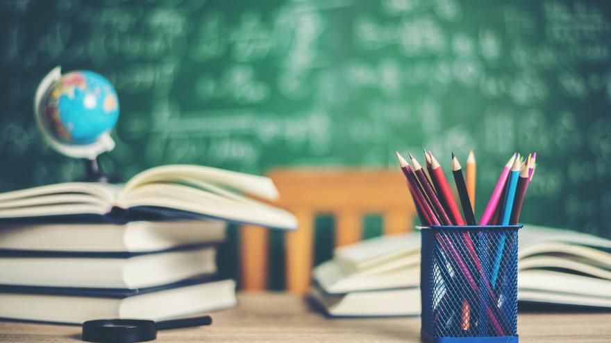 Llega la escuela que promete enseñar en solo dos horas al día gracias a la IA