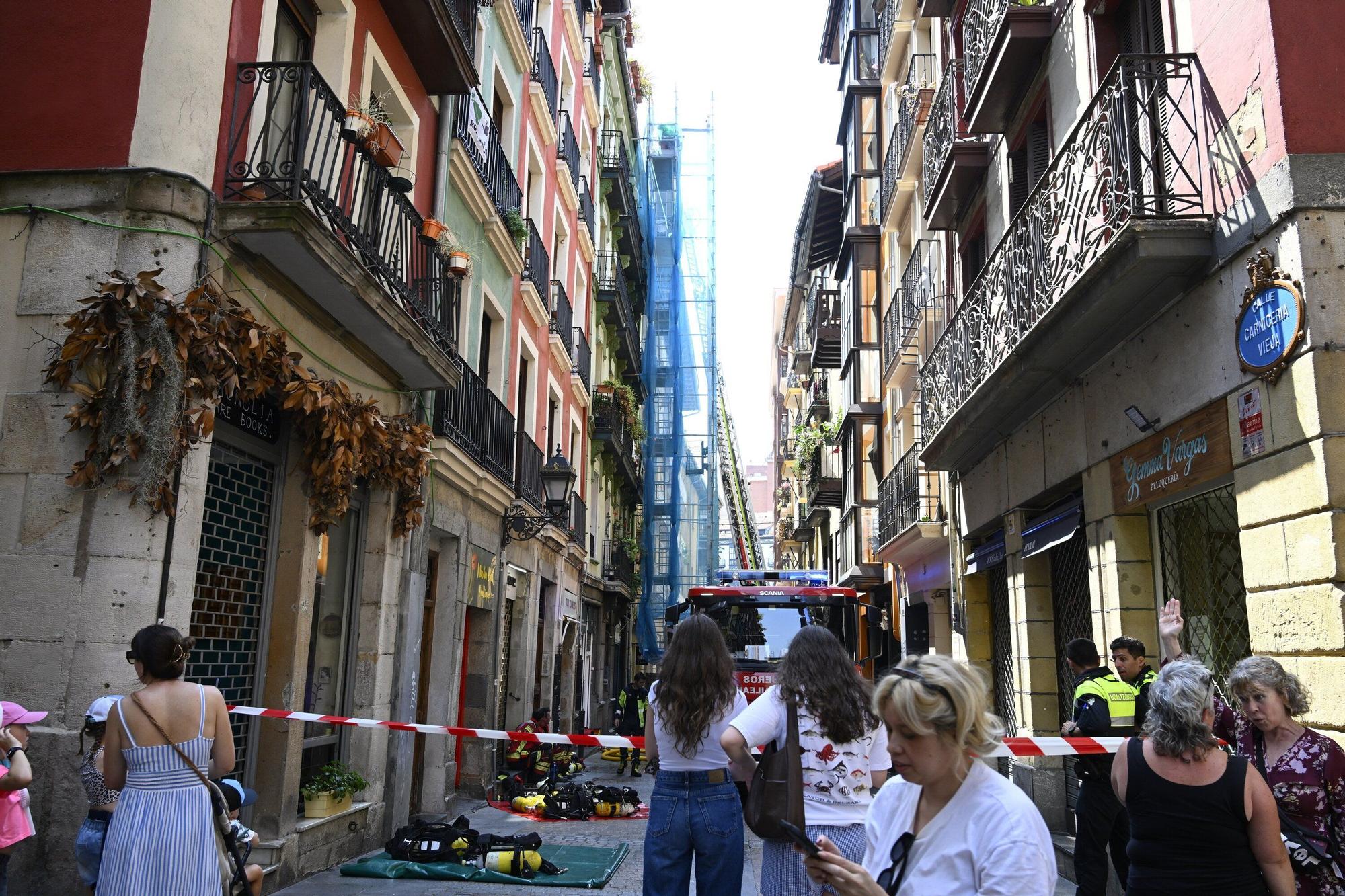 En imágenes: Susto en el Casco Viejo de Bilbao tras un incendio en un piso