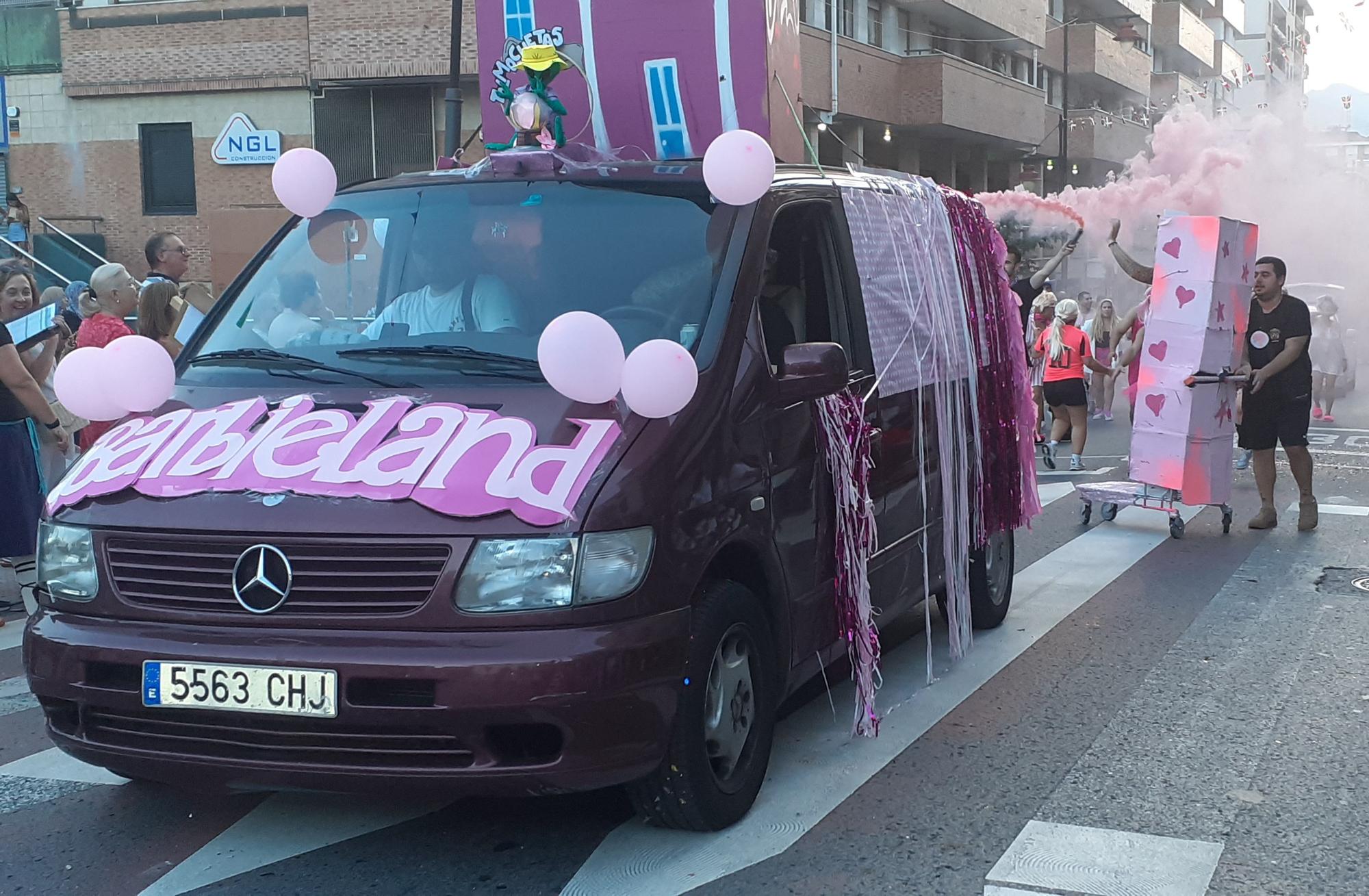 En imágenes: Galdakao inicia sus fiestas con una kalejira multicolor