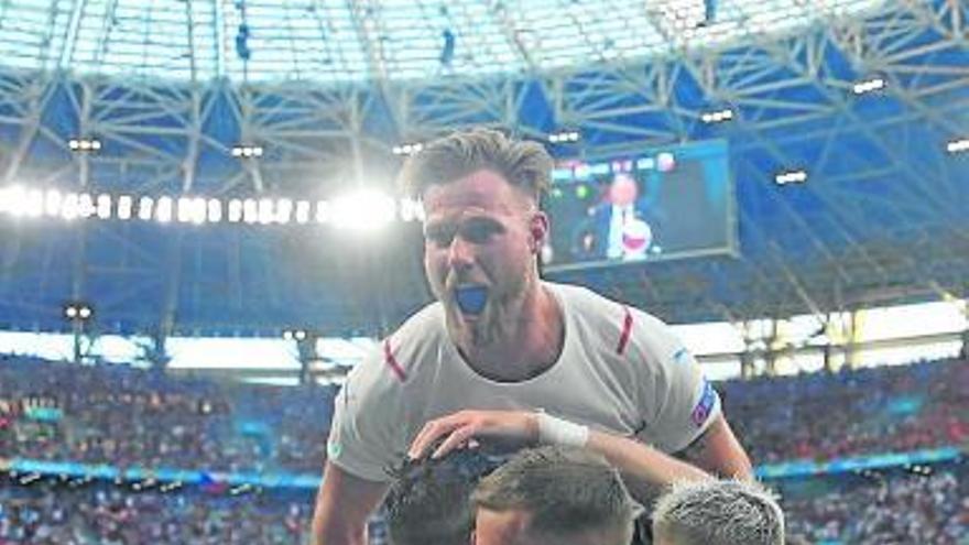 Jugadores checos celebran el segundo gol de su selección. Foto: Efe