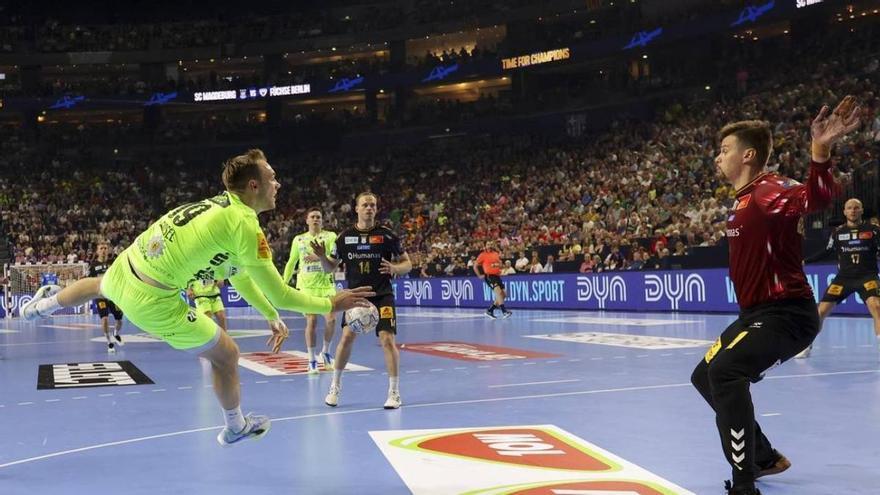 Füchse Berlin apea de la final de la Champions al Magdeburgo de Sergey Hernández