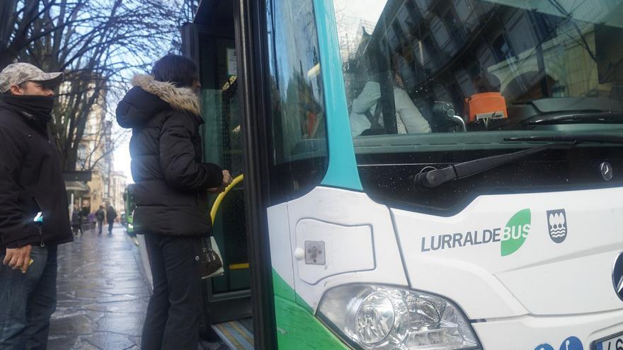 Refuerzo de servicios y nuevos horarios de los autobuses de Lurraldebus en Debabarrena a partir del lunes