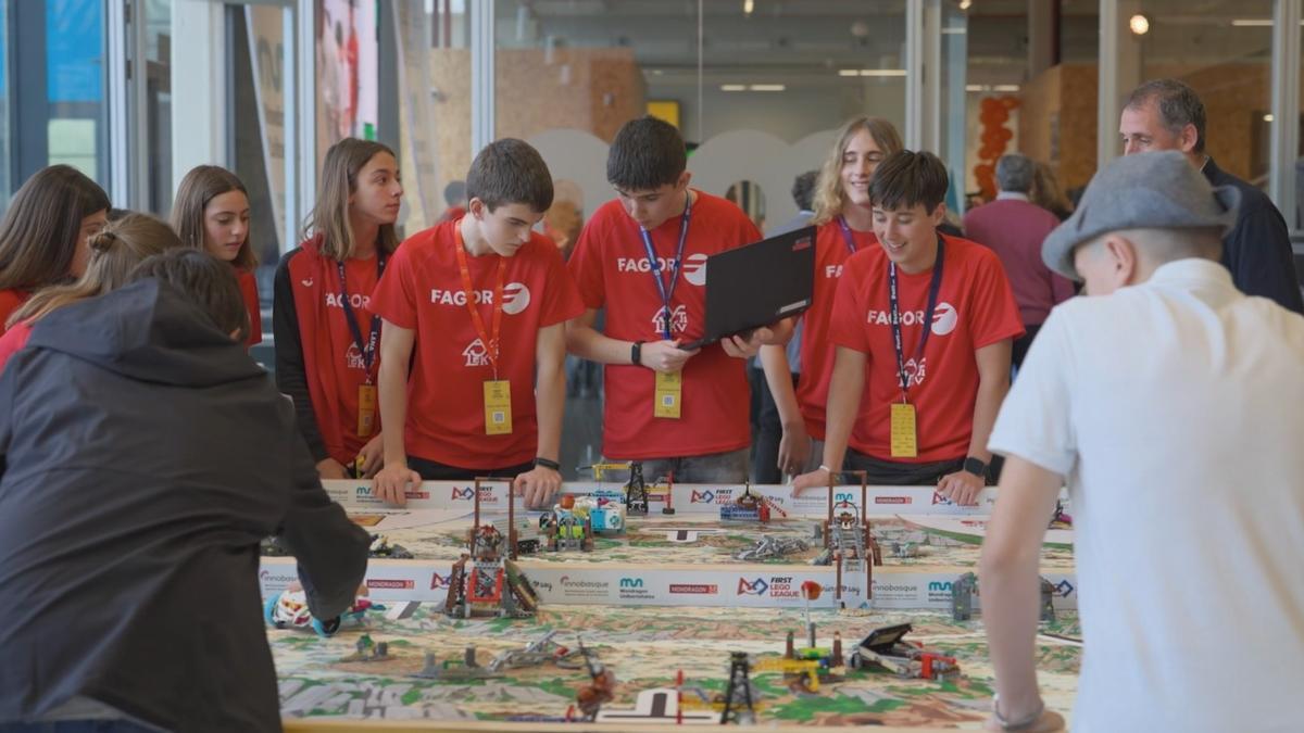 Participantes en la 17ª edición de Firts Lego League.