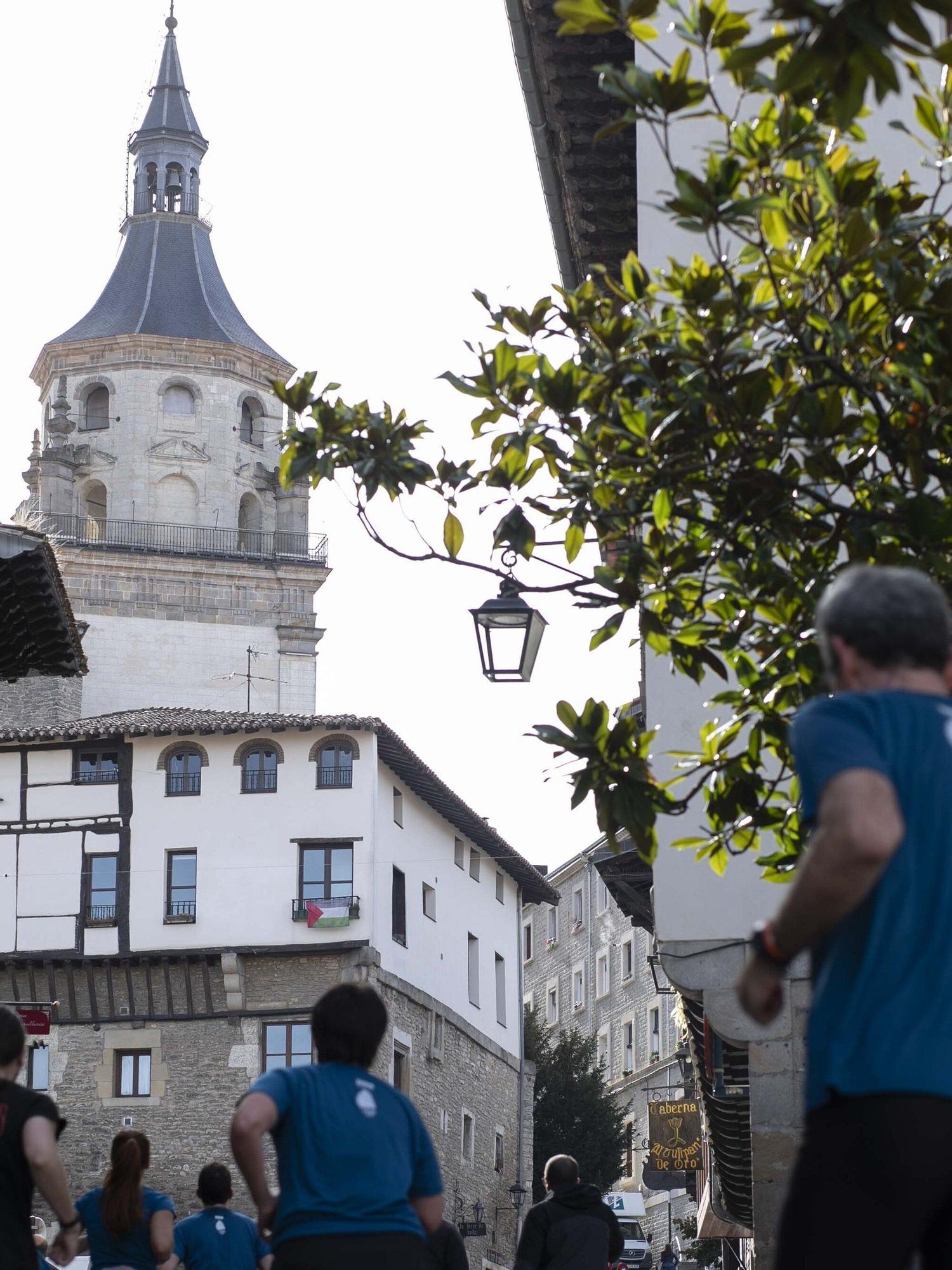En imágenes: Miles de personas participan en La Conquista de la Almendra