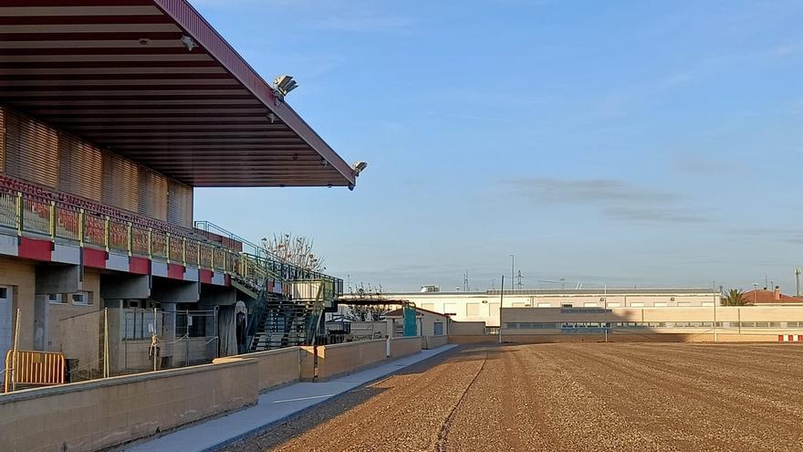 Las obras del campo de fútbol de Castejón se retrasan y no cumplen los plazos