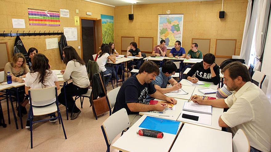 Estudiantes de la Escuela Oficial de Idiomas de Pamplona.