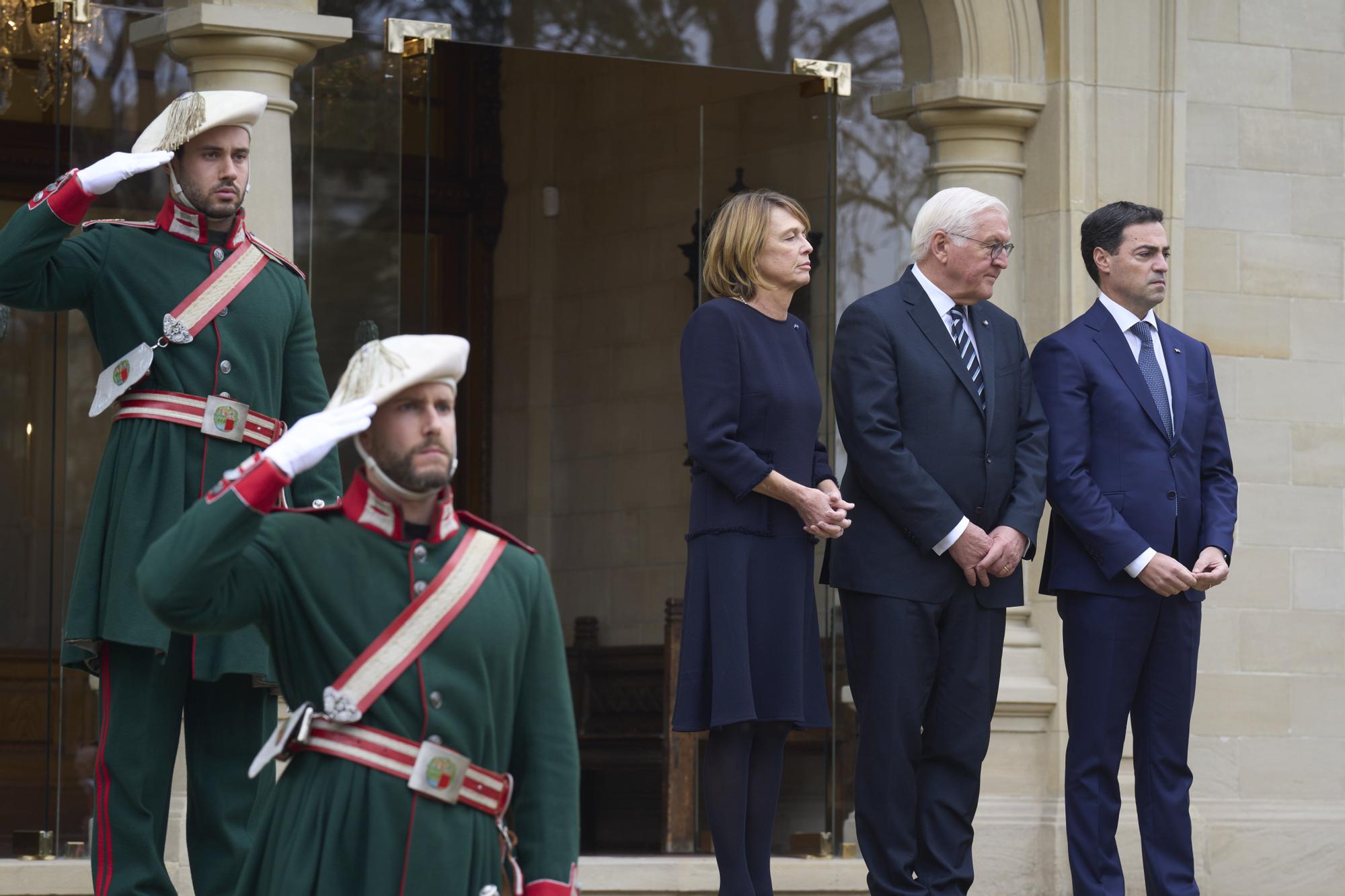 Pradales recibe en Ajuria Enea a Steinmeier antes de acudir a Gernika para pedir perdón a las víctimas