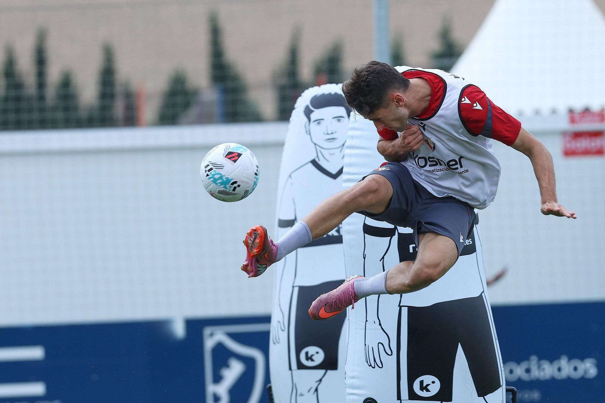 Fotos del entrenamiento de Osasuna antes de viajar a Madrid