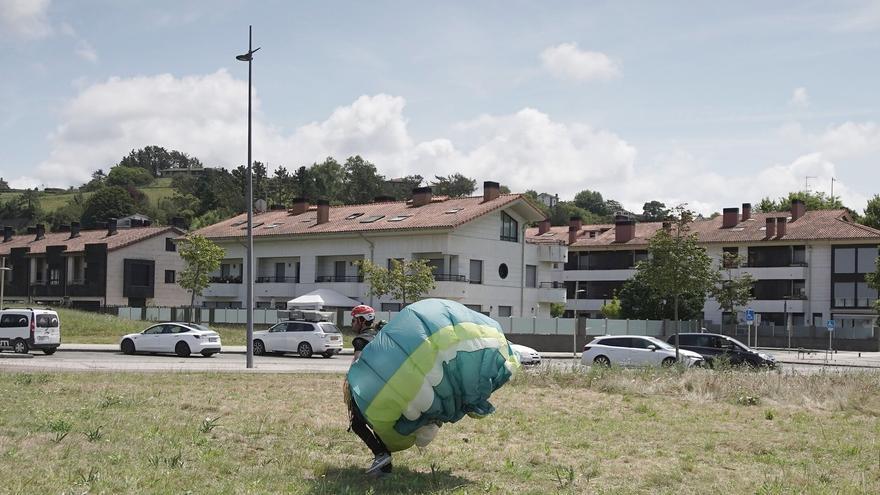 La nueva zona de aterrizaje para parapentistas crea polémica en Orio