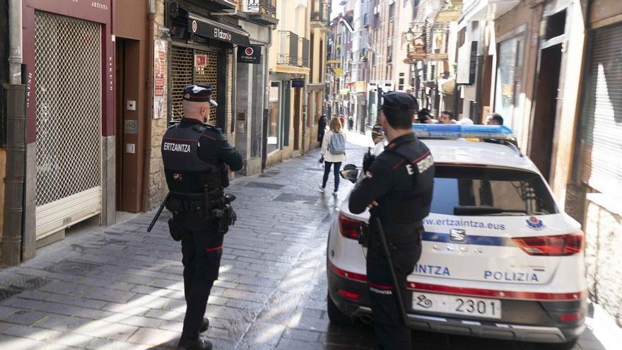 Detenido en Bilbao por robar en un coche y usar una tarjeta sustraída para realizar varios cargos