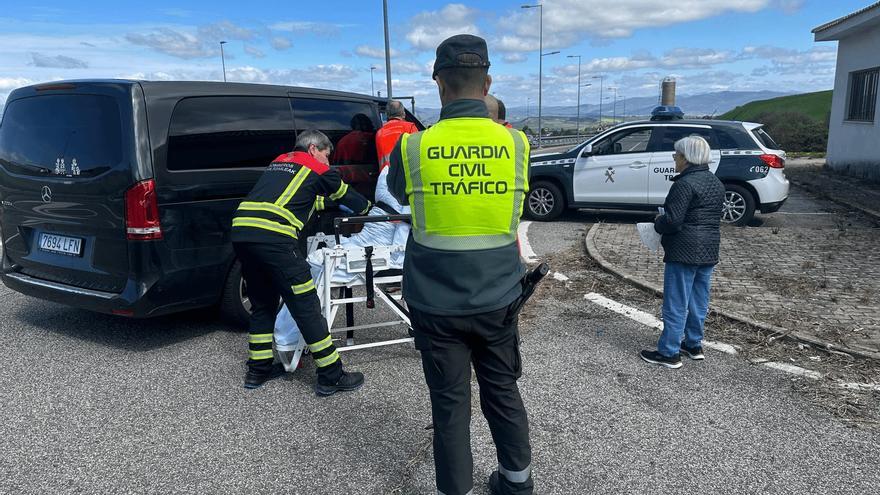 Auxilian de urgencia a un hombre tras sufrir una indisposición cardíaca en la Autovía del Camino