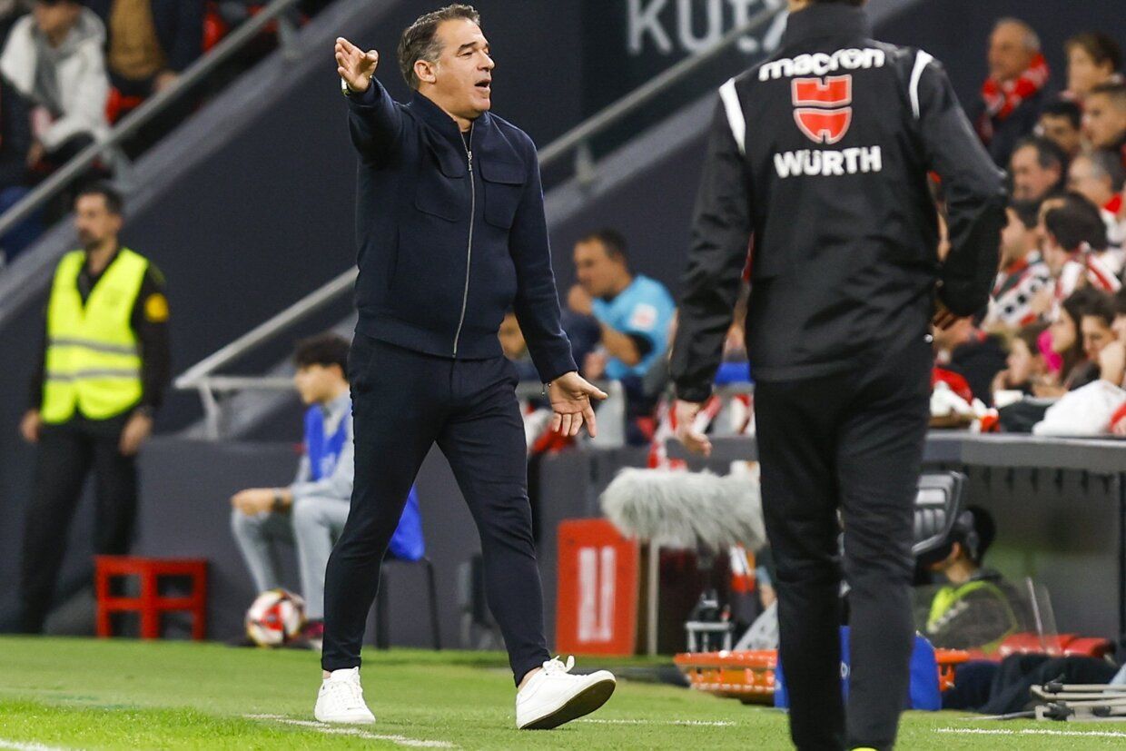 Luis García Plaza, durante el encuentro correspondiente a los octavos de final de la Copa del Rey entre el Athletic y el Deportivo Alavés