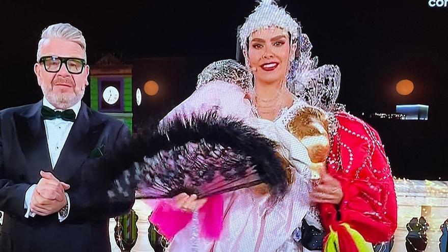 Un collage de doce años: así es el vestido reciclado con el que Cristina Pedroche despidió el año