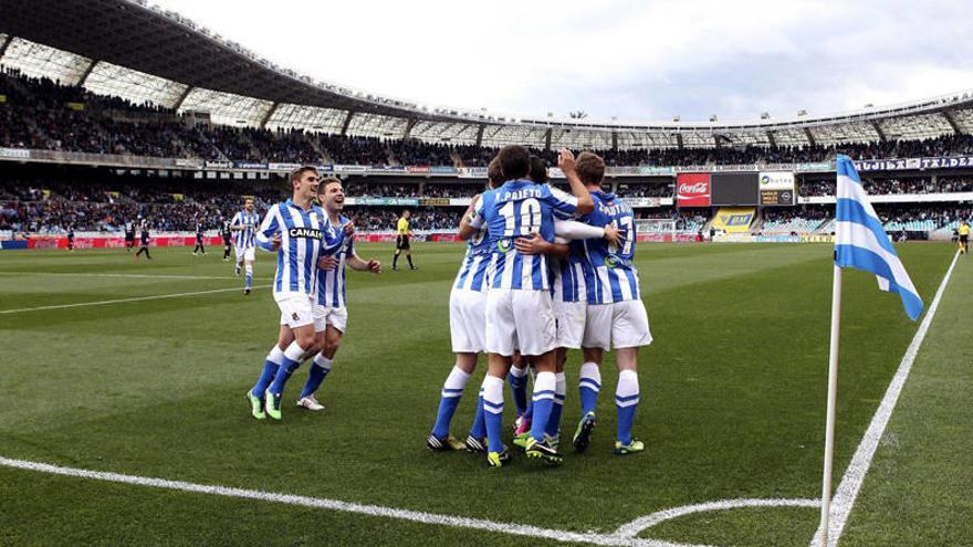 La Real golea al Valladolid y mira a la Champions (4-1)
