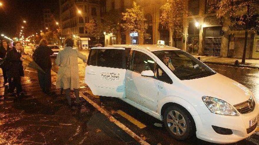 Los taxistas de Donostia piden un aumento del 4% en sus tarifas para el año 2012