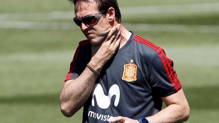 Lopetegui no hablará hasta llegar a España