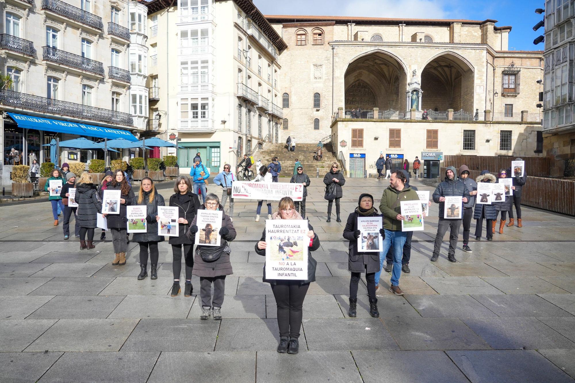 En imágenes: Concentración en contra de la Ley Taurina
