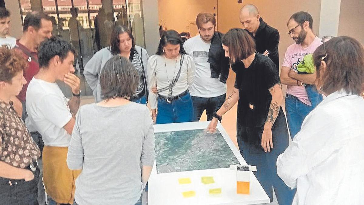 ‘Hiri produktiboaki hitzaldiaren osteko dinamika parte hartzailea.