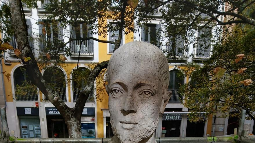 Las estatuas del paseo Sarasate: detalles de su restauración y dónde irán en la Taconera