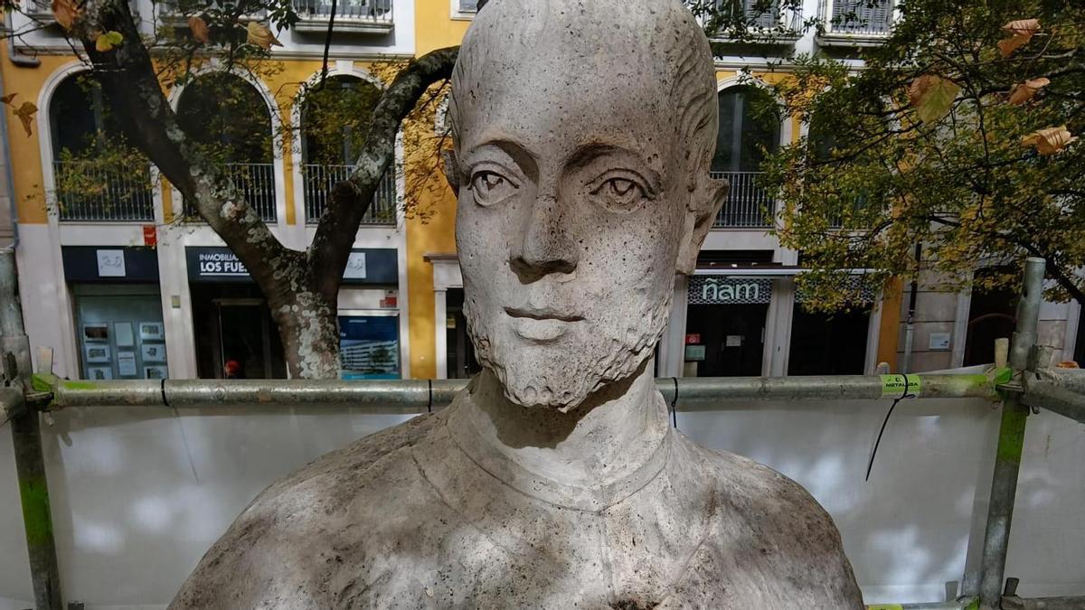 Imagen de una de las figuras, con detalles que tras el arbolado pasaban desapercibidos. Imagen de una de las figuras, con detalles que tras el arbolado pasaban desapercibidos.