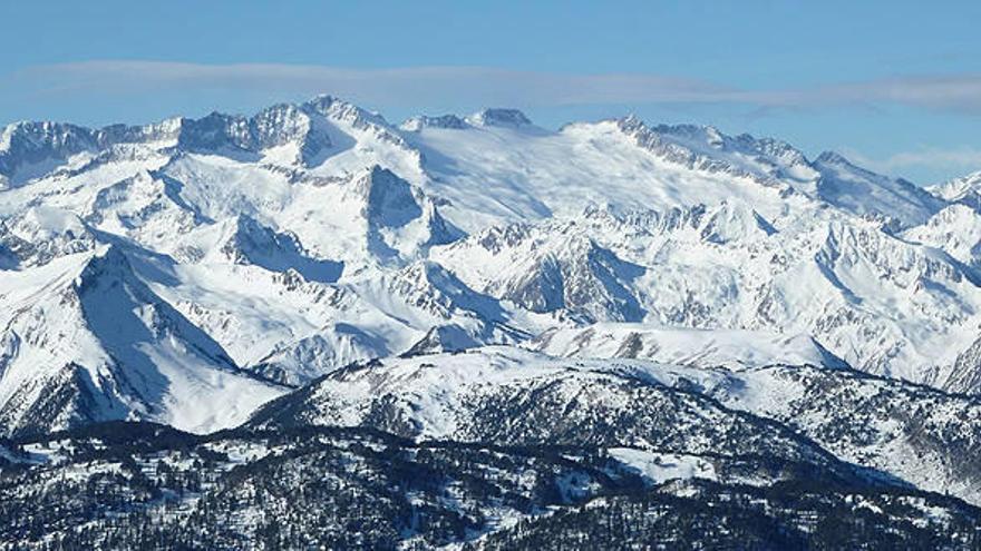 Vista del Macizo del Aneto.