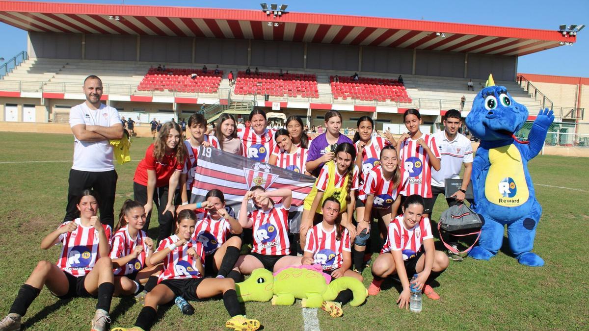 El equipo del cadete femenino del CD Castejón.