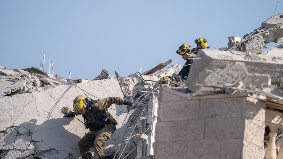 Irán bombardea Israel con un centenar de misiles