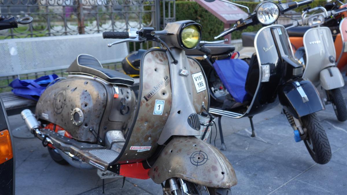En imágenes: Las Vespas y Lambrettas rugen en Vitoria