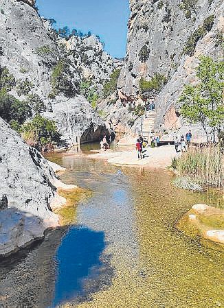 Fontcalda ingurua, Canaletes errekan.