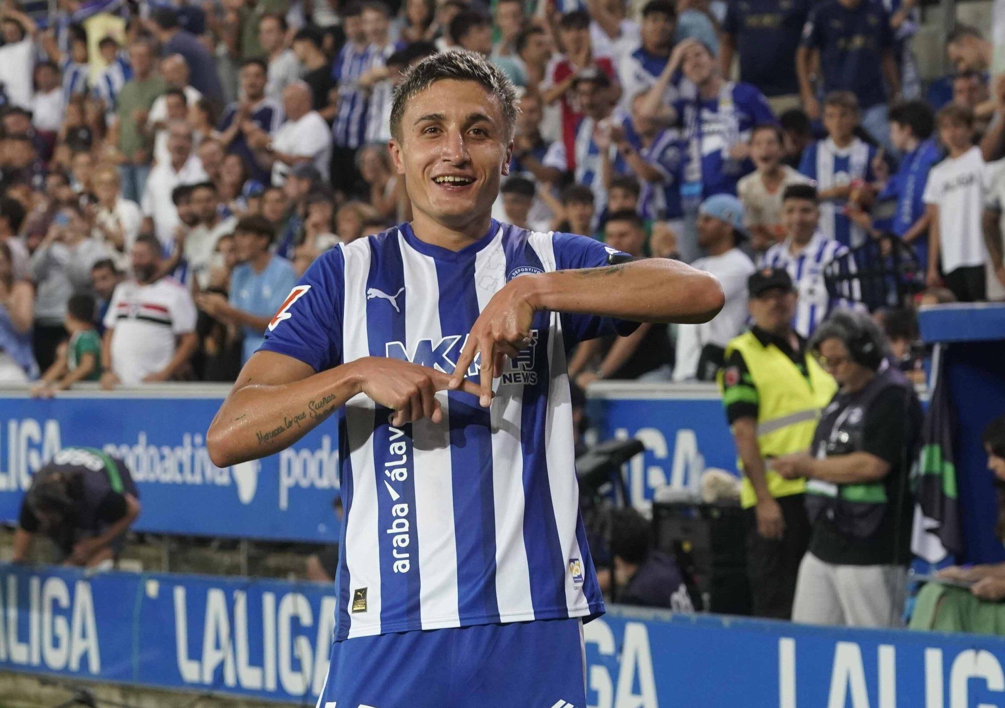 En imágenes: Así está siendo el debut liguero del Alavés contra el Levante