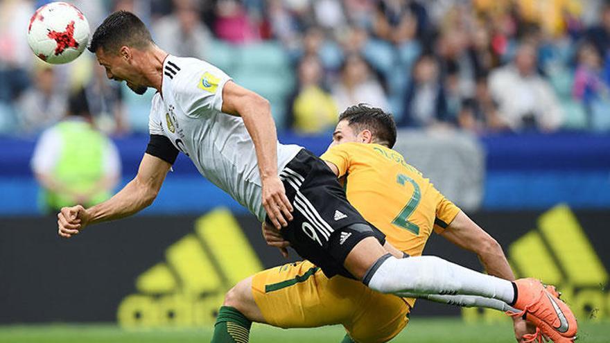 Alemania debuta con sangre nueva y dudas