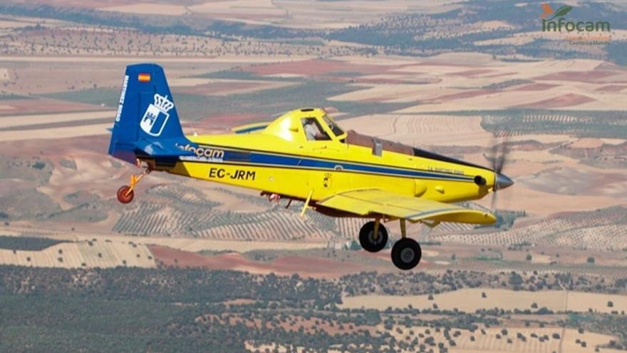 Medios aéreos y terrestres trabajan para extinguir un fuego declarado en el paraje &#039;Cerro Piojo&#039; de Albacete