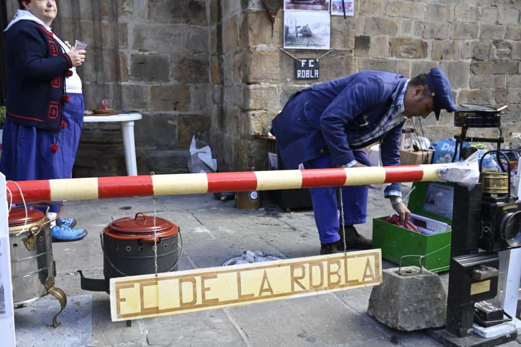 Las putxeras humean en Balmaseda en homenaje al tren de La Robla