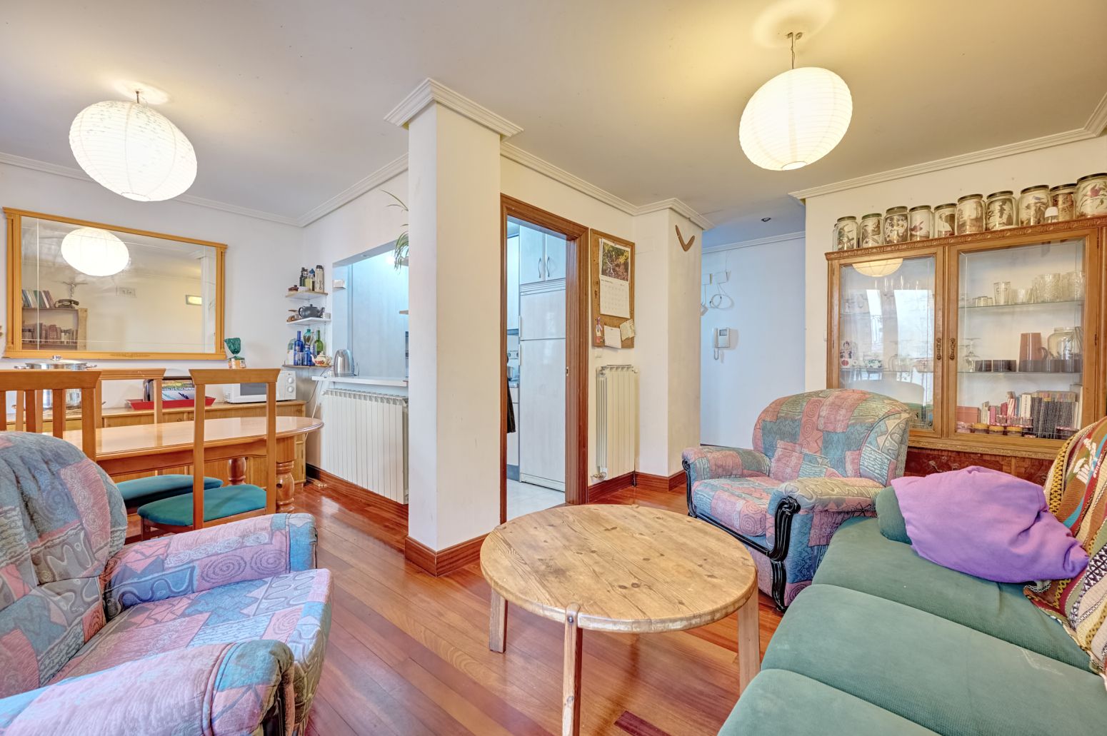 Un ático tríplex con alma en plena calle San Nicolás: vivir el Casco Viejo desde dentro