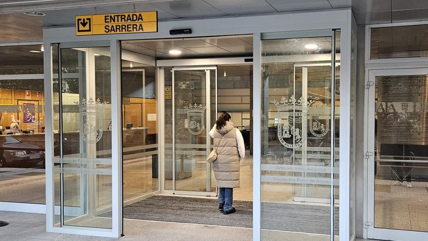 El edificio de Hacienda de Vitoria mejora su accesibilidad con una nueva entrada