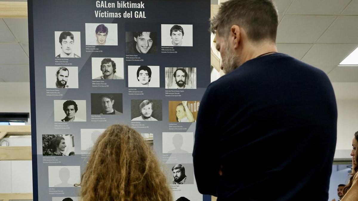 Imagen de la exposición sobre víctimas del GAL en la sala Ernest Lluch de Donostia.