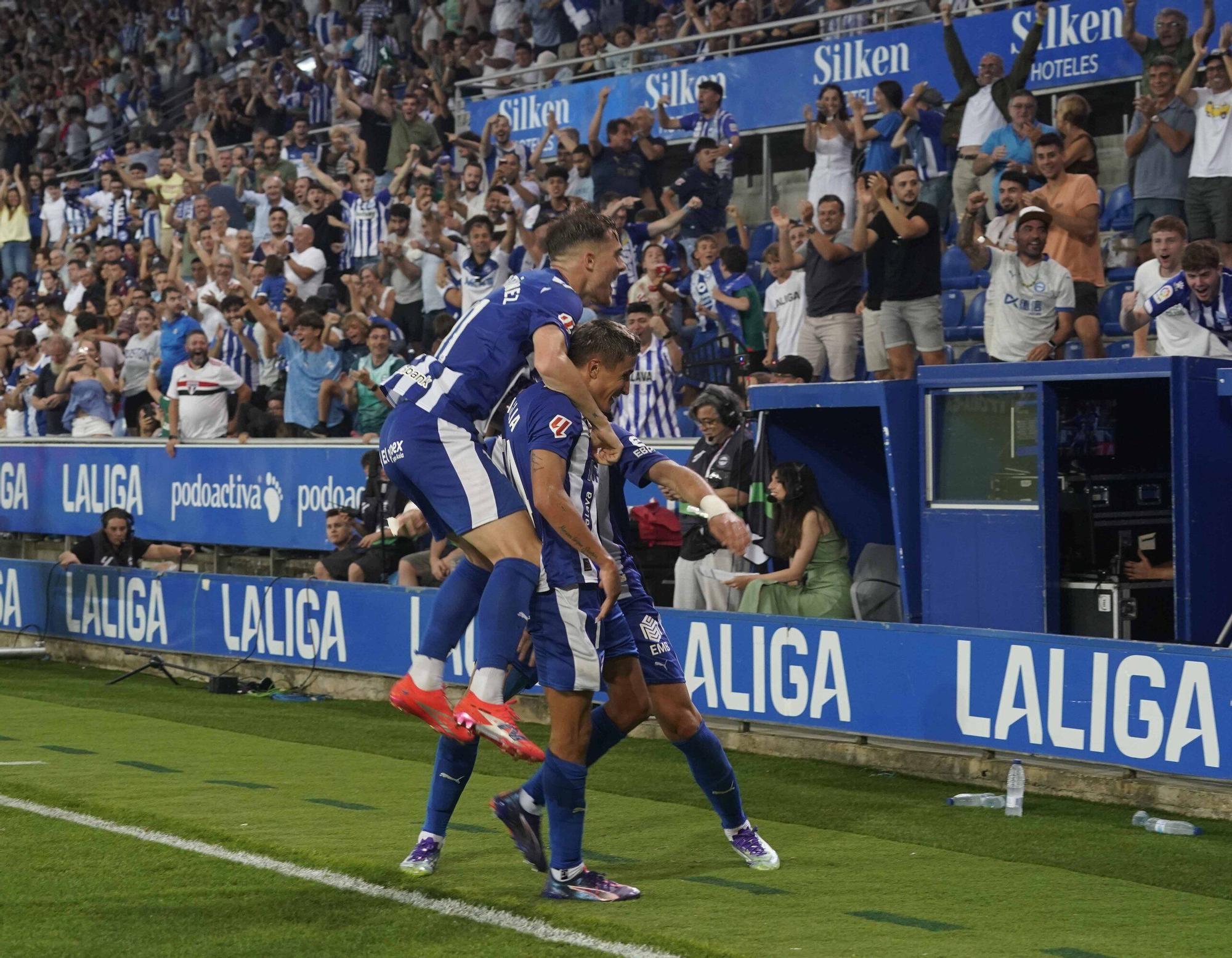 En imágenes: Así está siendo el debut liguero del Alavés contra el Levante