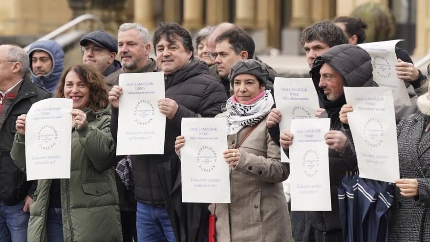 Donostia: Empleados municipales de Donostia protestan por el fallo que anula el requisito de euskera