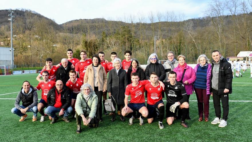 La Banda Recreo y la Coral de Elizondo estrenan el himno del centenario del C.D. Baztan K.E.