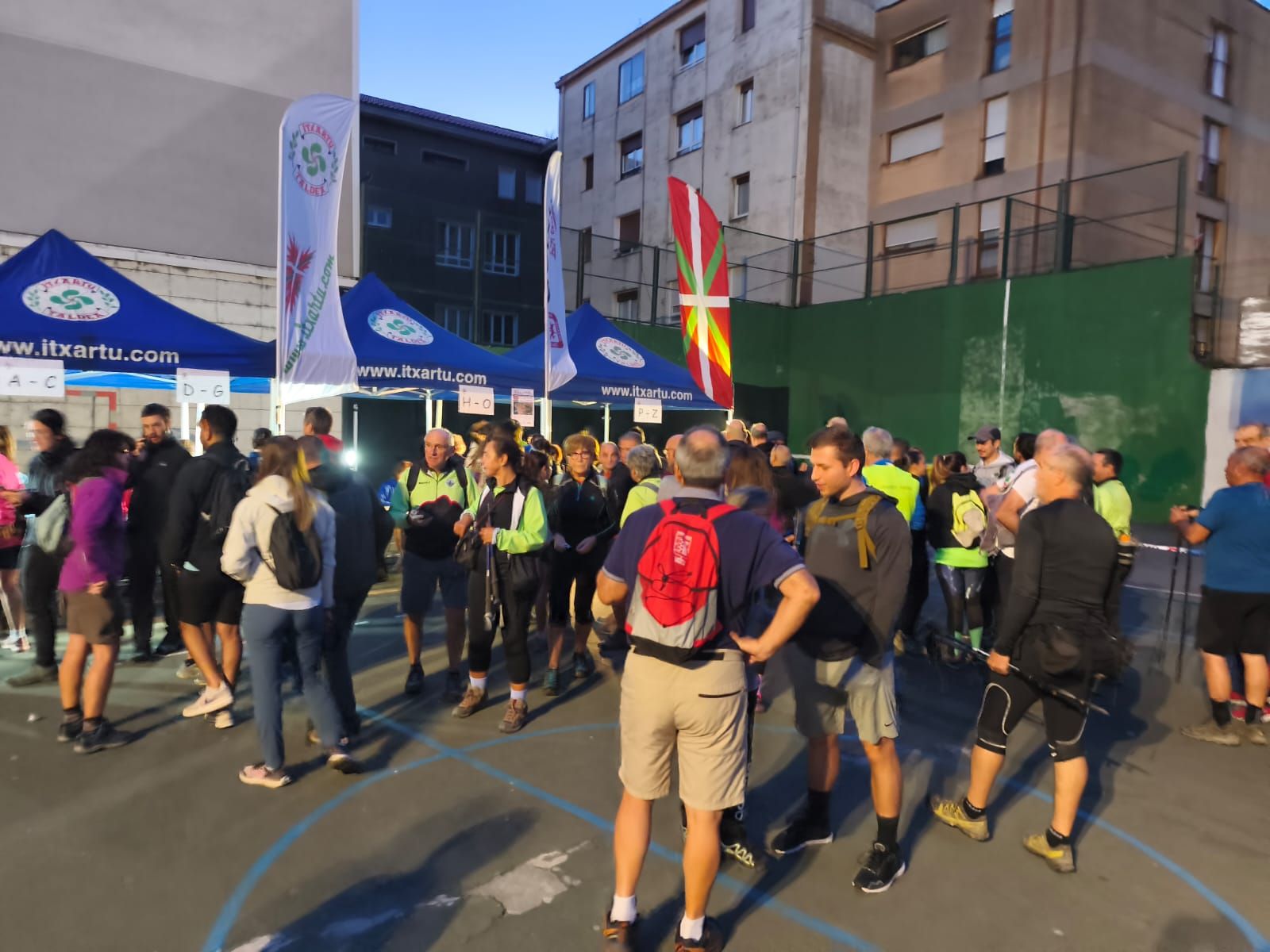 Más de 900 personas  disfrutan de la marcha regulada de Algorta