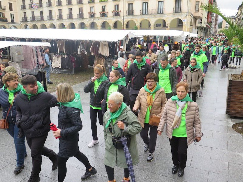La marcha contra el cáncer de Urretxu y Zumarraga, en imágenes