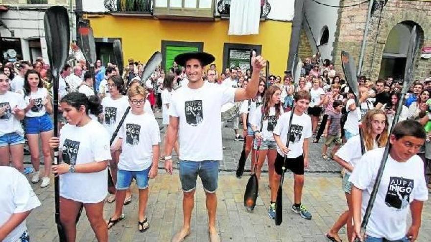 Caluroso recibimiento a Iñigo Peña en Zumaia