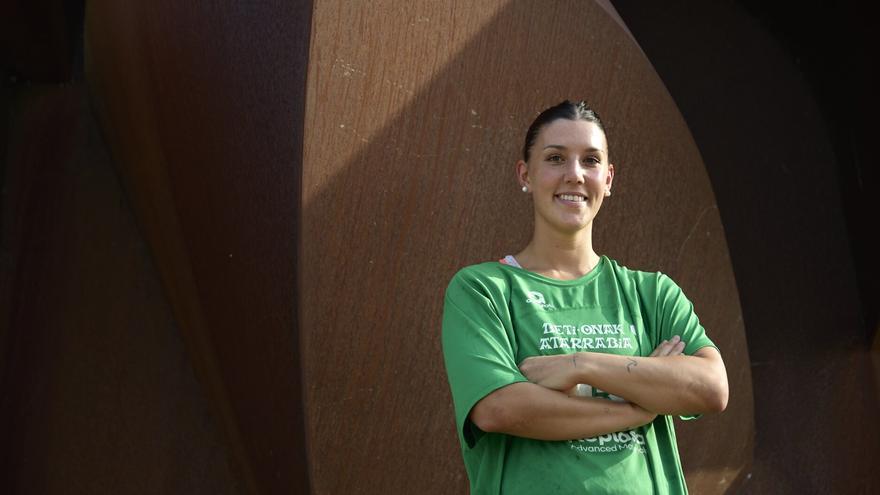 Casasola, un apellido deportivo: su hermano es futbolista en Italia y su hermana, jugadora del Lleida Handbol Club 